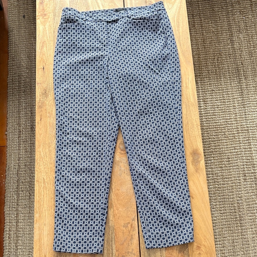 Talbots Black and White Hampshire Pants
Size 8
EUC